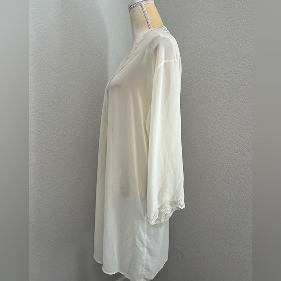 Lord & Taylor Cream Robe - Picture 2 of 7